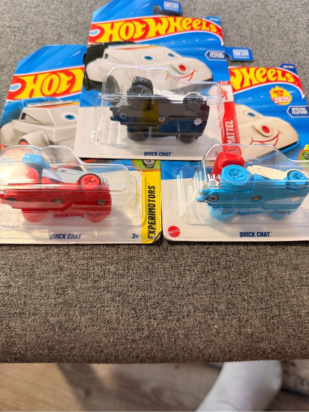 Hot Wheels Set of 3 Quick Chat White Toy Car with Blue & Red Wheel Options - Picture 2 of 4